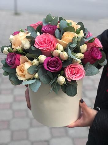 Цветочная композиция из Розы в шляпной коробке в Майма