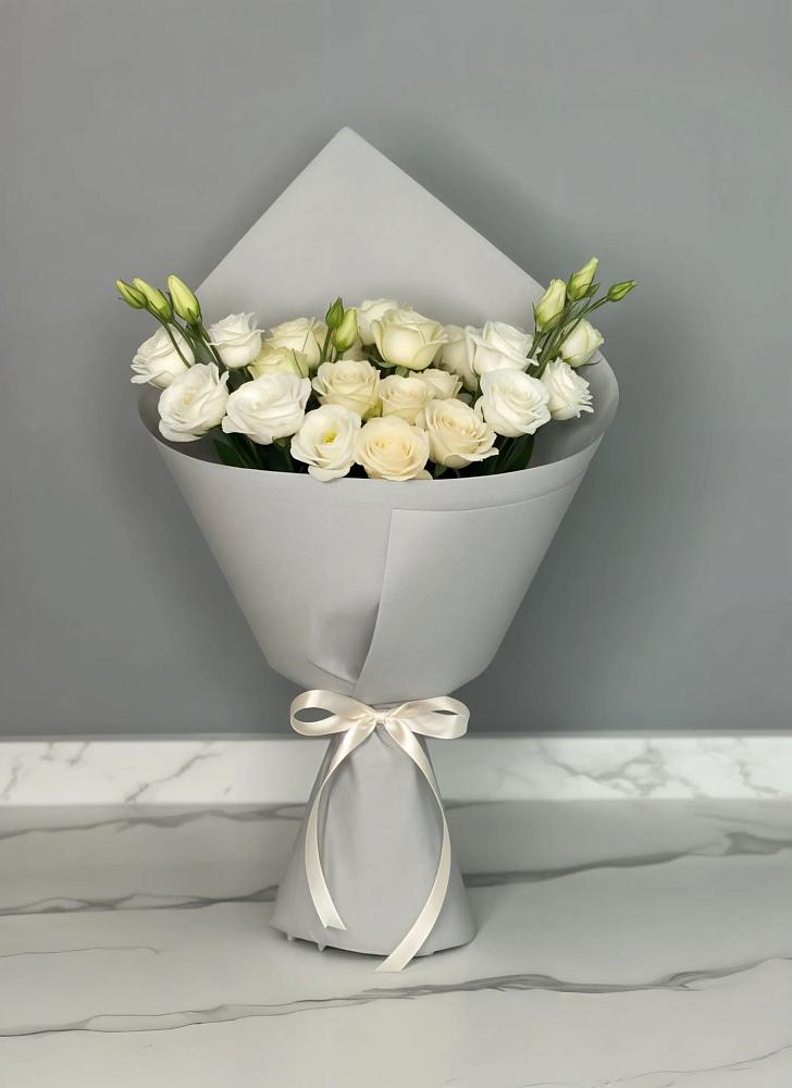 Букет цветов из: Розы и Лизиантусы в Майма