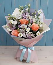 Букет цветов из:  Лизиантусы, Розы, Альстромерии и Гипсофила в Майма