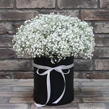 Цветочная композиция из Гипсофила в шляпной коробке в Майма